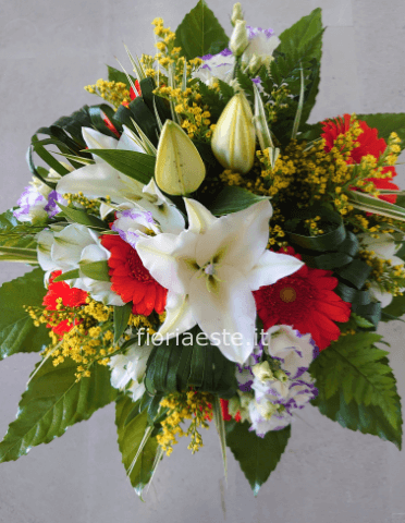 Bouquet assortito di fiori misti colorati