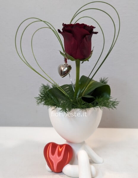 Figura stilizzata romantica bianca