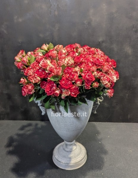 Coppa metallo con rose